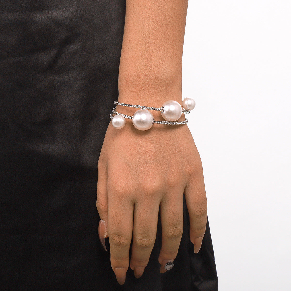 Womenswear | Accessories | MINJI Elastic Circular Faux Pearls Elegant Bracelet
