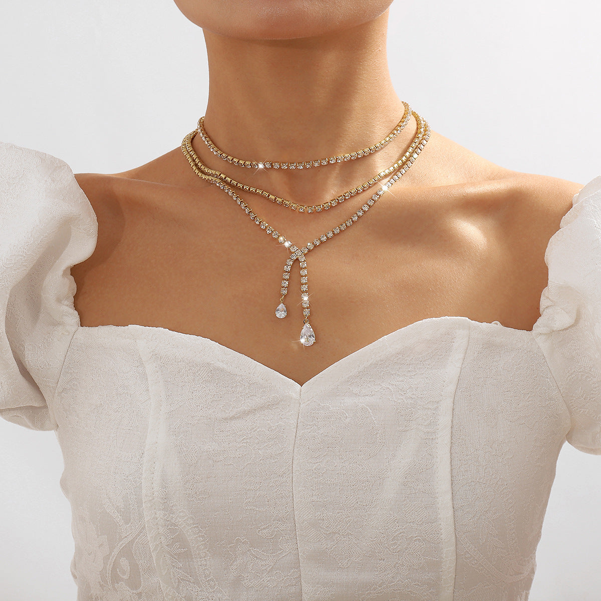 MINJI Elegant Overlapping Claw Chain Raindrop Pendant Necklace